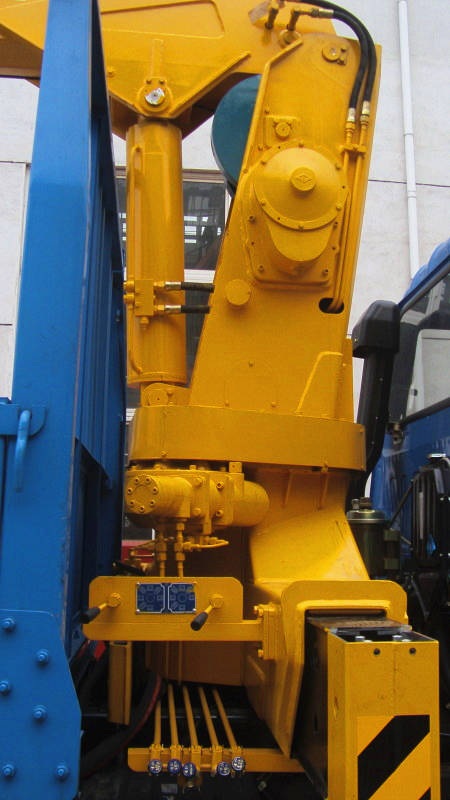 隨車吊的起重臂,立柱,機架,支腿