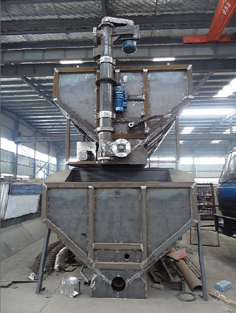 正在生產(chǎn)中的散裝<a href=http://m.duden.com.cn/siliaoche/ target=_blank class=infotextkey>飼料車</a>罐體